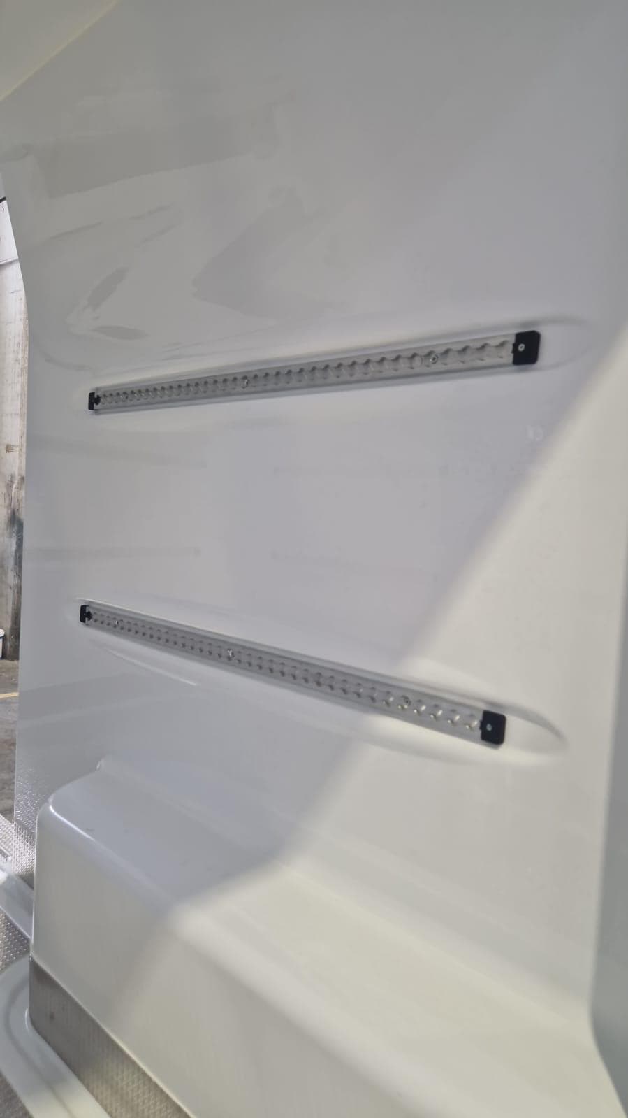Componente in ABS termoformato in produzione